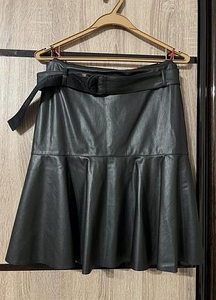 Жіноча міді спідниця hugo boss чорна екошкіра s