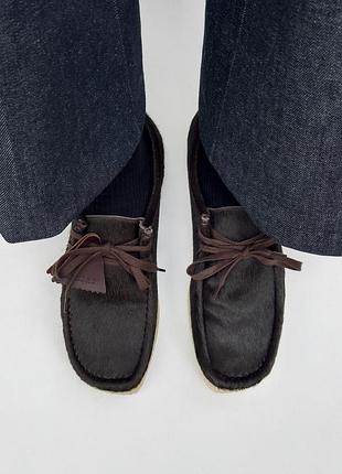 Мокасини clarks originals x sandro лофери туфлі з ворсом поні