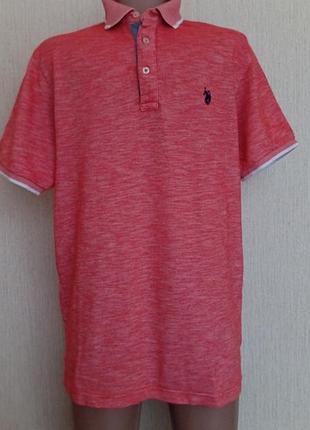 Мужская футболка поло бренда u.s. polo assn. в кораллово-красном или меланжево-розовом цвете с фирменным вышитым логотипом игрока в поло на груди