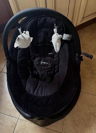 Заколисуючий центр momi kenani onyx