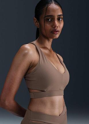 Топ nike pro розмір m