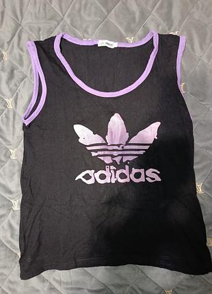 Футболка жіноча adidas чорна з фіолетовим логотипом