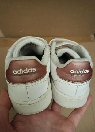 Кросівки дитячі adidas білі з коричневим