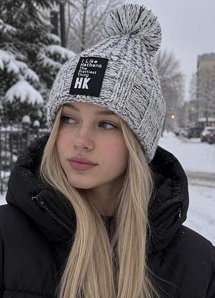 Гарна жіноча тепла шапка
