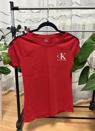 Футболка жіноча calvin klein червона