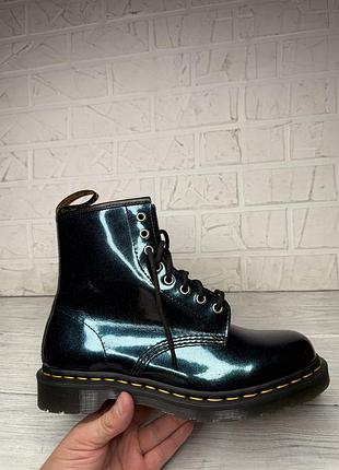 Крутые яркие женские ботинки dr. martens 1460 sparkle в цвете teal бирюзово зеленоватый металлик
