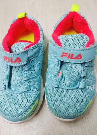 Яркие детские кроссовки fila (размер 21)