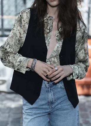 Стильна блуза zara із завʼязками напівпрозора зі зміїним принтом нова