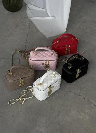 Сумка chanel classic black lambskin❤️. сумка одне відділення, прострочена. усередині одне невелике відділення, нашитий логотип у середині.