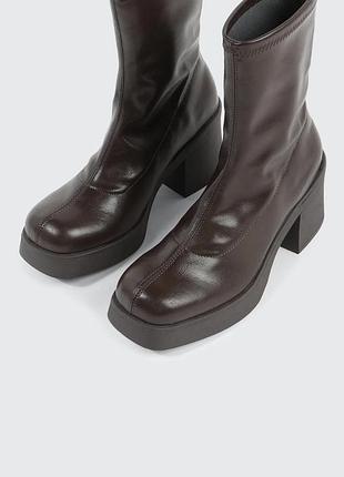 Чоботи жіночі stradivarius коричневі