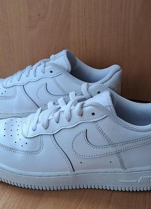 Кроссовки оригинальные nike p33,5 2
