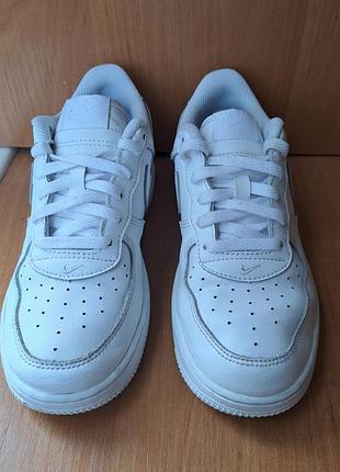 Кроссовки оригинальные nike p33,5 4
