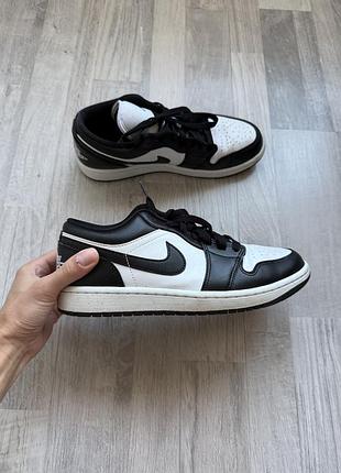 Жіночі кросівки nike air jordan 1 low "panda" (black/whitе), розмір 40