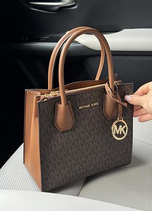 Сумки для жінок michael kors crossbody mercer medium logo and leather accordion коричнева