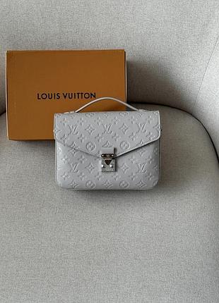 Сумка pochette louis metis empreinte vuitton brume