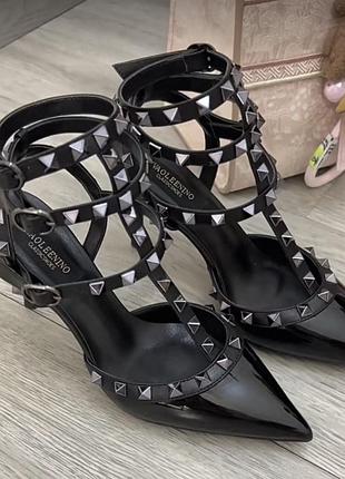 Туфлі жіночі valentino чорні лакована шкіра