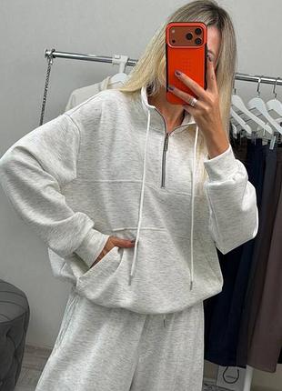 Жіночий теплий костюм прогулочний