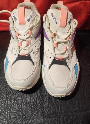 Стильные женские кроссовки reebok