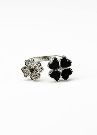 Серебряное кольцо в стиле "van cleef и arpels" со вставкой фианит/оникс, размер 18,5, вес: 3.0 г