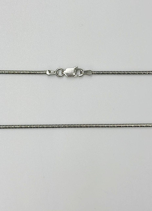 Серебряная цепь снейк круглый с насечкой, размер 55 см x 0,15 см, вес: 5.6 г