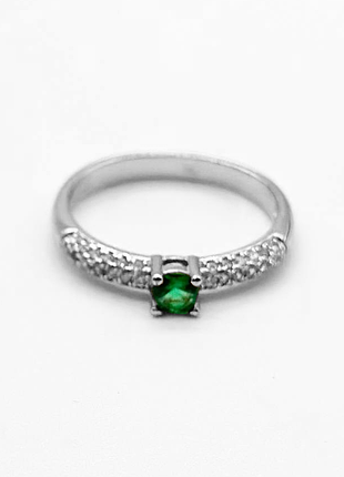 Серебряное кольцо с фианитами, размер 16,0, вес: 1.5 г