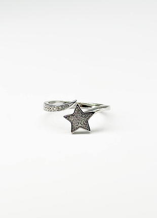 Серебряное кольцо с фианитами, размер 16,0, вес: 1.8 г