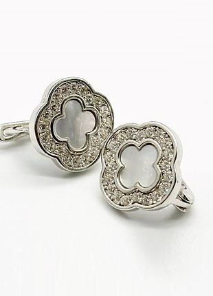 Срібні сережки в стилі "van cleef та arpels" зі вставкою фіаніт/перламутр