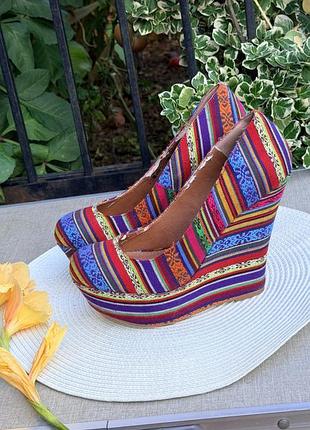Яркие красочные туфли лодочки на платформе этатно принт полосатые steve madden