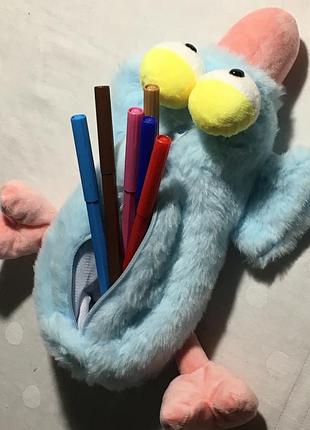 Пухнастий пенал на змійці