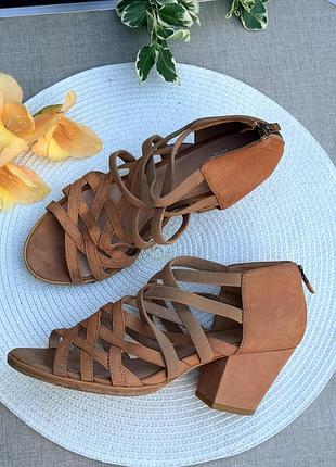 Кожаные брендовые босоножки ремешки eileen fisher tan fara stretch suede