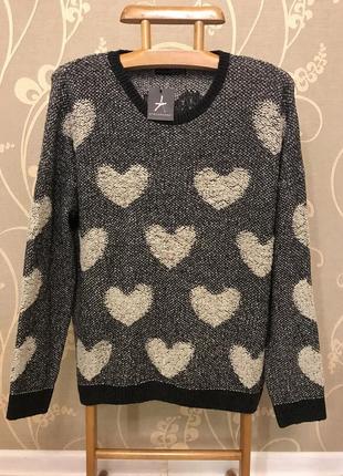Нереально красивий і стильний брендовий в'язаний светр в сердечках.