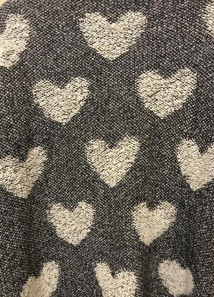 Нереально красивый и стильный брендовый вязаный свитерок в сердечках.5 фото