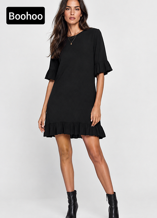 Платье женское мини черная прямого кроя от бренда boohoo s m