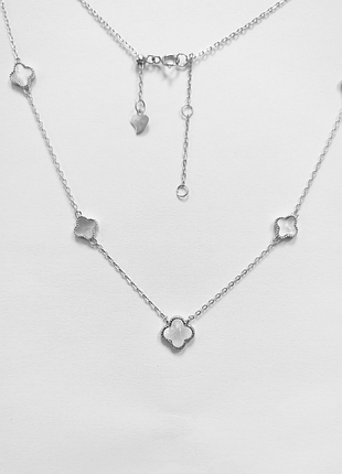 Срібне кольє в стилі "van cleef та arpels" зі вставкою перламутр, розмір 43 см x 0,1 см, вага: 3.4 г