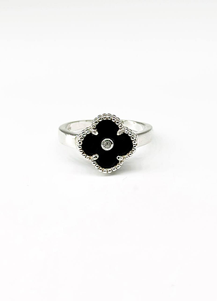 Серебряное кольцо в стиле "van cleef и arpels" со вставкой фианит/оникс, размер 16,0, вес: 3.0 г