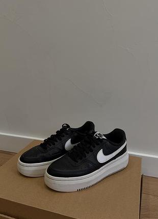 Кросівки жіночі nike на платформі чорно-білі