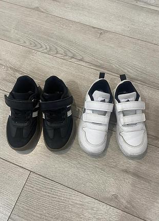 Кросівки для дітей adidas білі 25 розмір, чорні 26 розмір