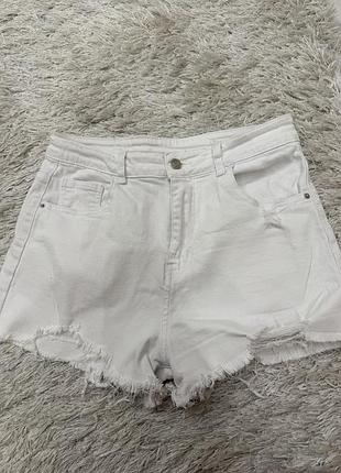 Ідеальні білі базові шорти в стилі levi’s на розмір m