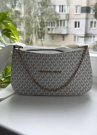Сумка для жінок michael kors багет біла з сірим логотипом