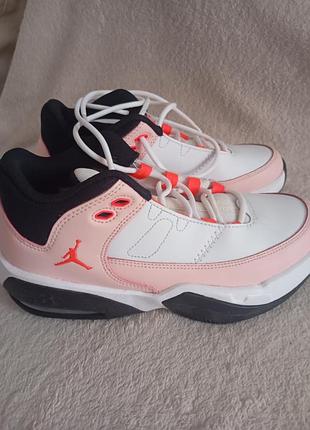 Кроссовки новые nike