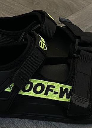Босоніжки та сандалі для хлопчиків off-white спортивні чорні з салатовим