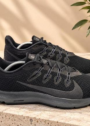 Кросівки 
nike quest