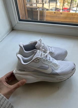 Nike бігові кросівки