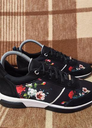 Жіночі кросівки ted baker