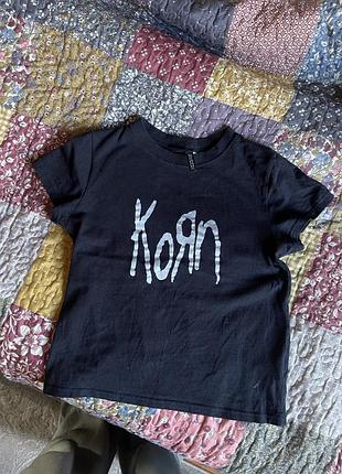 Чорна футболка кроп топ korn корн