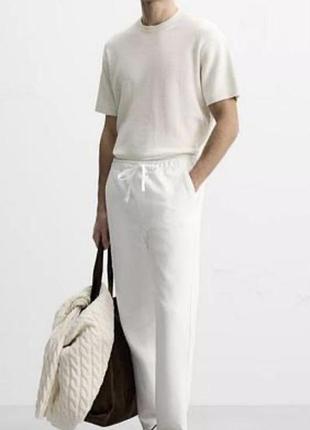 Білі чоловічі штани в розслабленому стилі (relaxed fit) від бренду zara,