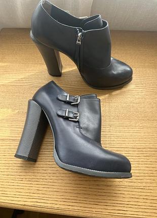 Чоботи жіночи fendi розмір 39