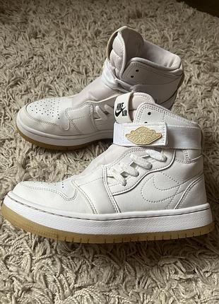 Кросівки жіночі nike jordan 1 білі