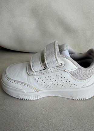 Білі дитячі кросівки adidas 20 розмір 2