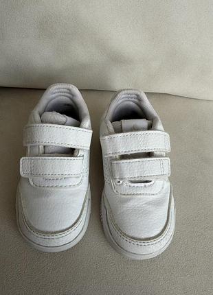 Білі дитячі кросівки adidas 20 розмір 3